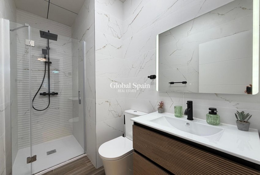 Resale - APARTMENT -
TORREVIEJA - Torrevieja