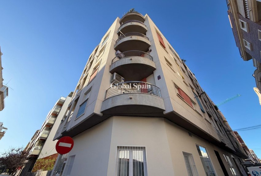 Resale - APARTMENT -
TORREVIEJA - Torrevieja