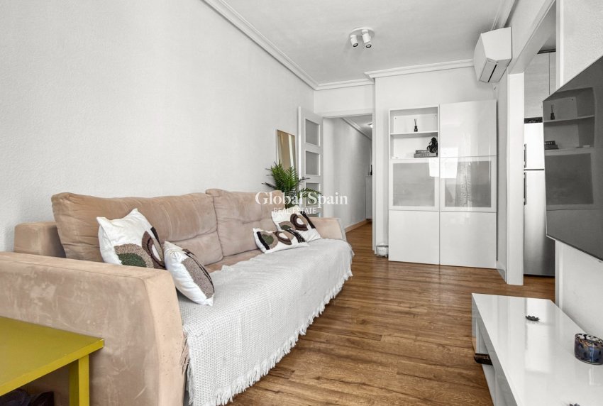 Resale - APARTMENT -
TORREVIEJA - Torrevieja