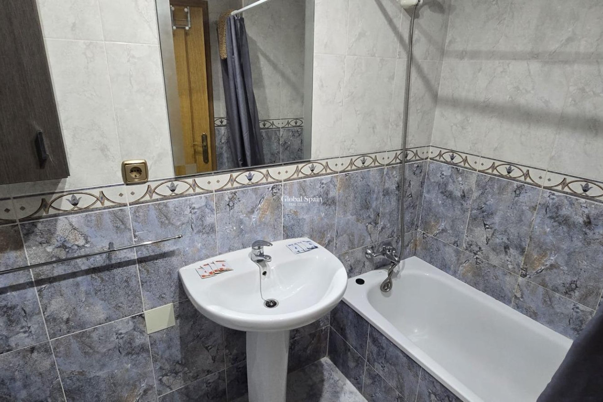 Resale - APARTMENT -
TORREVIEJA - Torrevieja