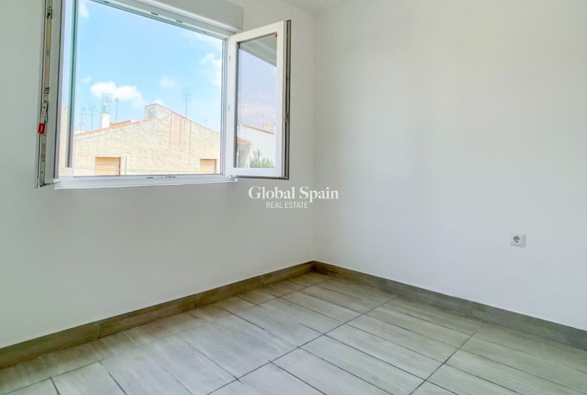 Resale - APARTMENT -
TORREVIEJA - Torrevieja