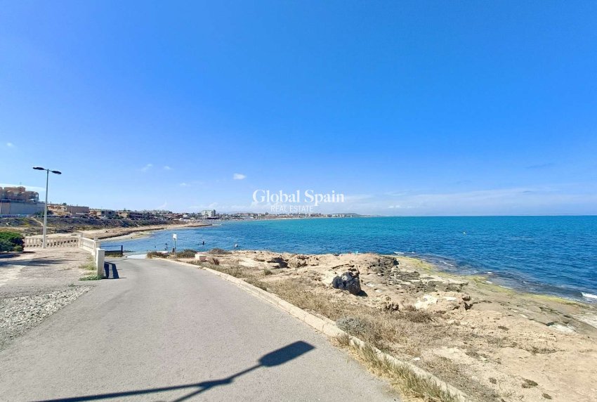Resale - APARTMENT -
TORREVIEJA - Torrevieja
