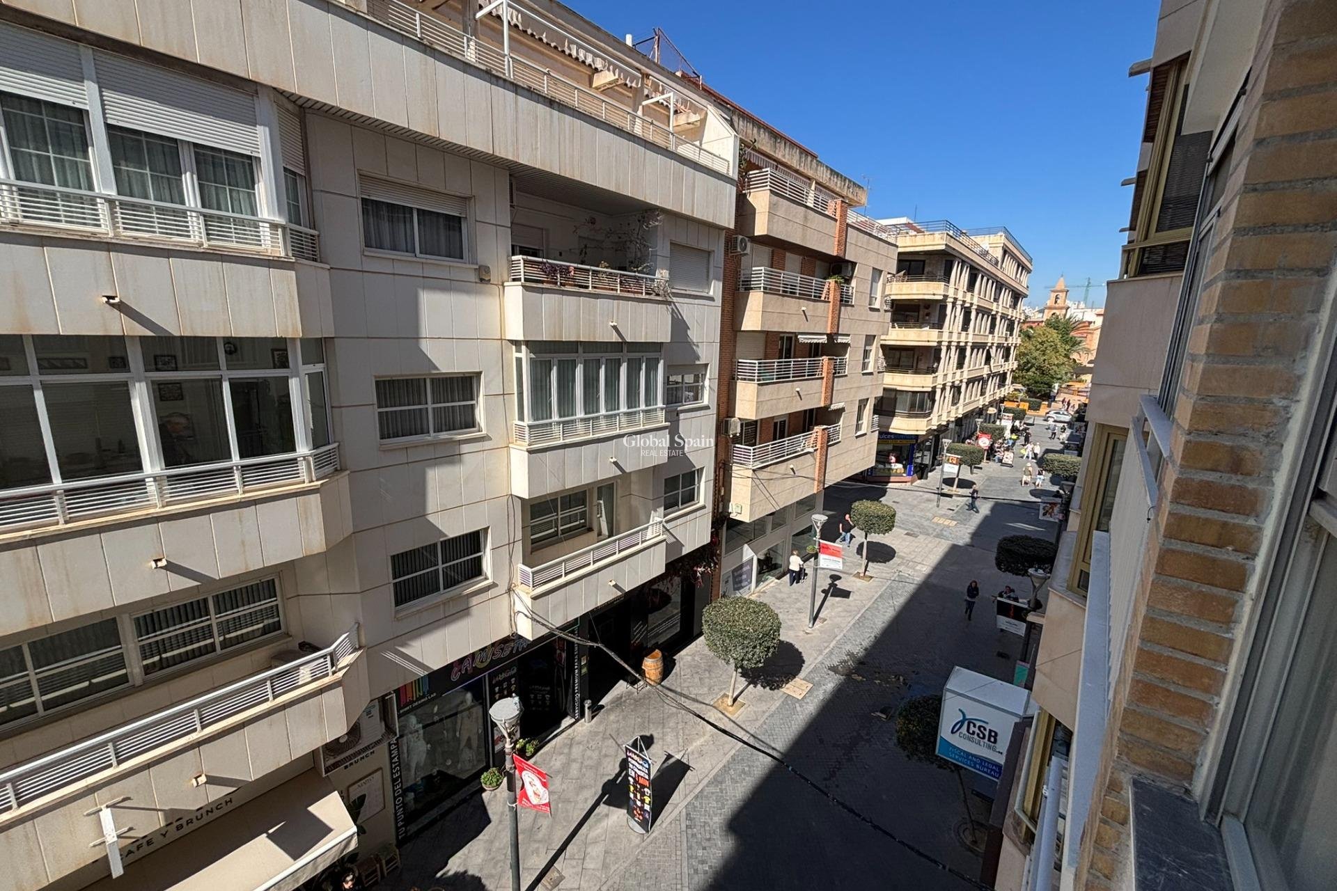 Resale - APARTMENT -
TORREVIEJA - Torrevieja