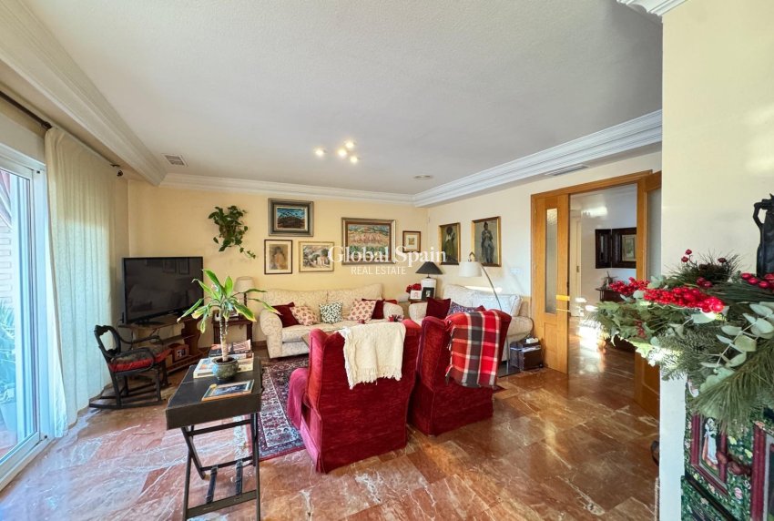 Resale - APARTMENT -
TORREVIEJA - Torrevieja