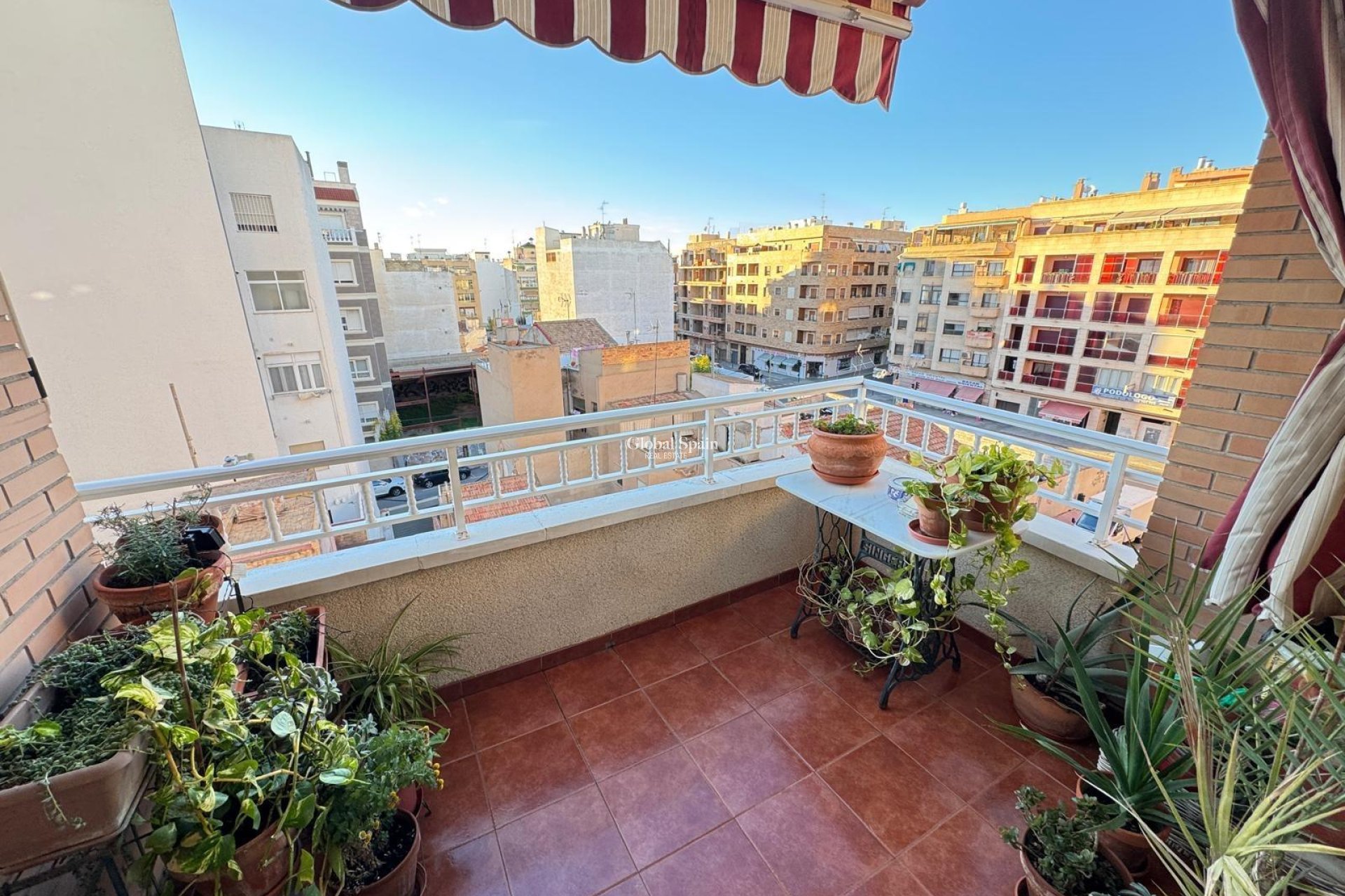 Resale - APARTMENT -
TORREVIEJA - Torrevieja