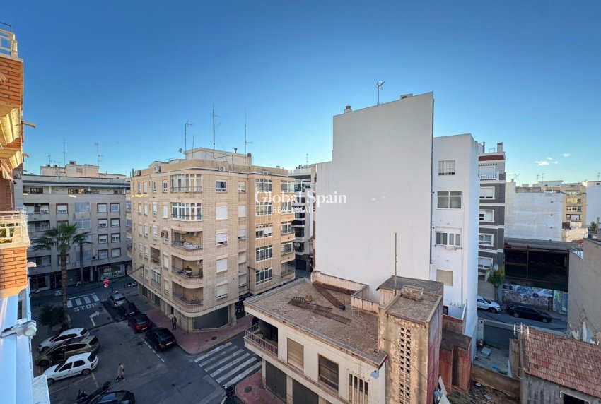 Resale - APARTMENT -
TORREVIEJA - Torrevieja