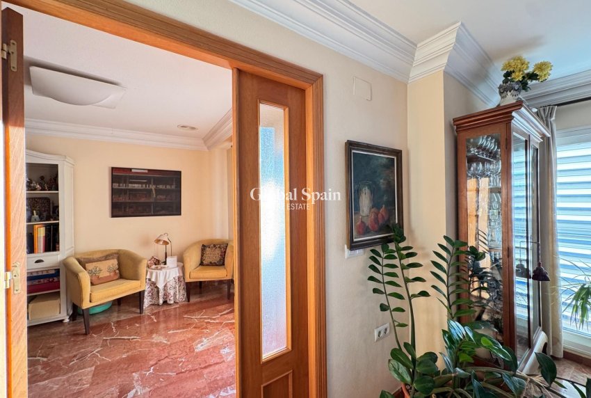 Resale - APARTMENT -
TORREVIEJA - Torrevieja