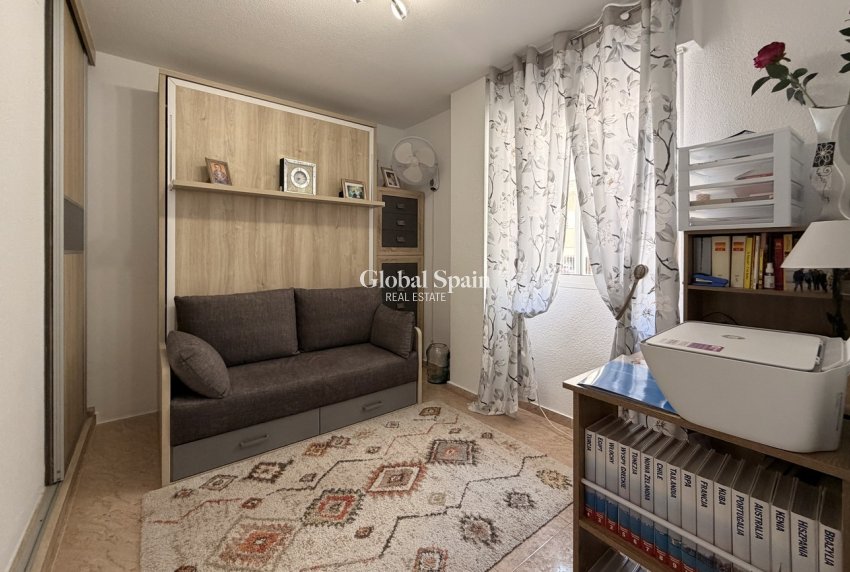 Resale - APARTMENT -
TORREVIEJA - Urb. Calas Blancas III