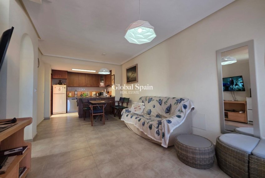 Resale - APARTMENT -
TORREVIEJA - Zona Los Frutales