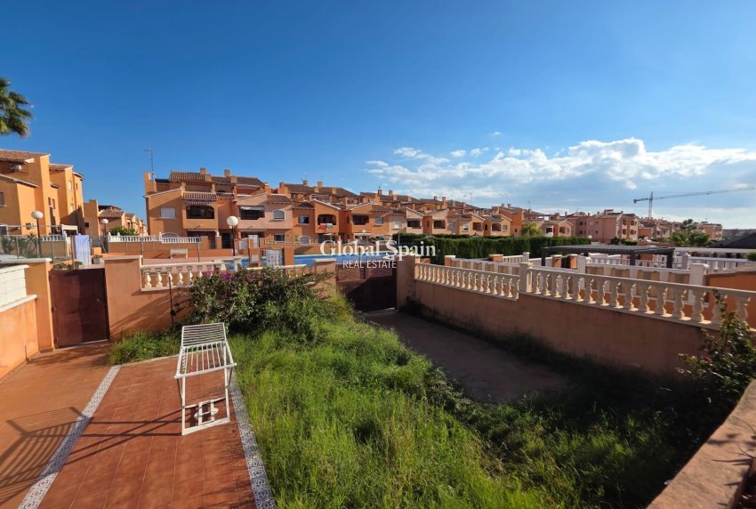Resale - APARTMENT -
TORREVIEJA - Zona Los Frutales