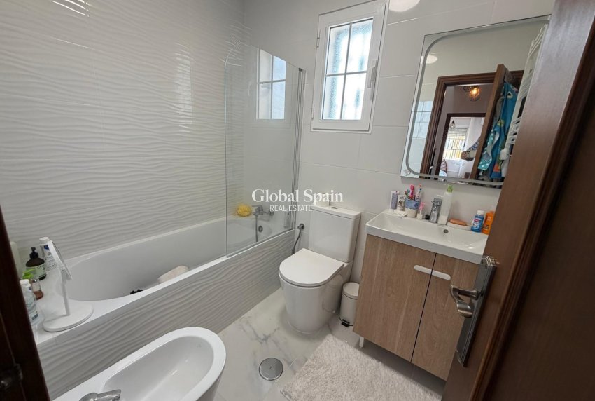 Resale - APARTMENT -
TORREVIEJA - Zona Los Frutales