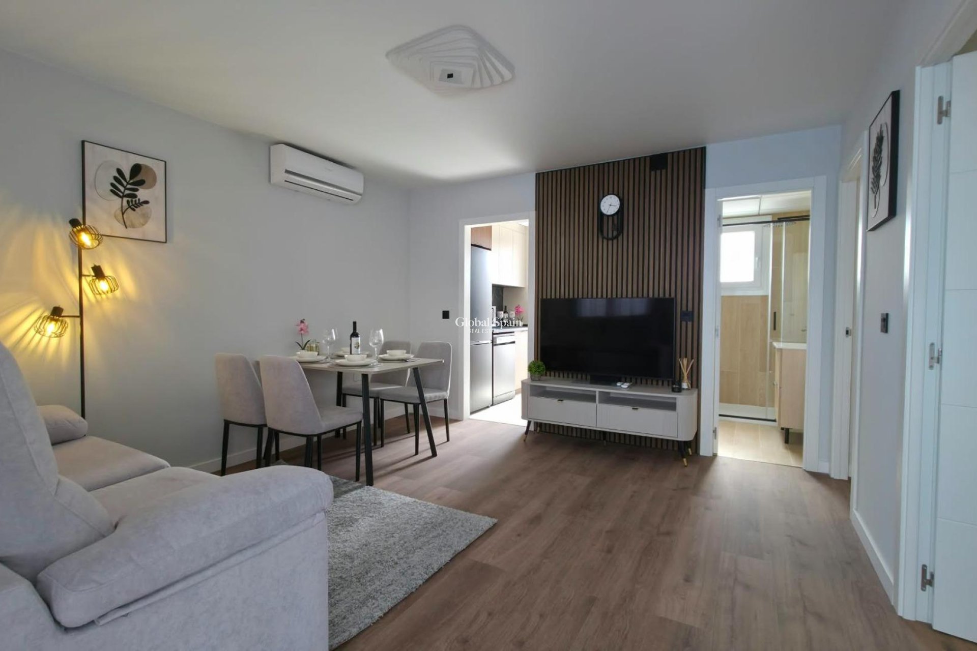 Resale - APARTMENT -
TORREVIEJA - Zona Los Frutales