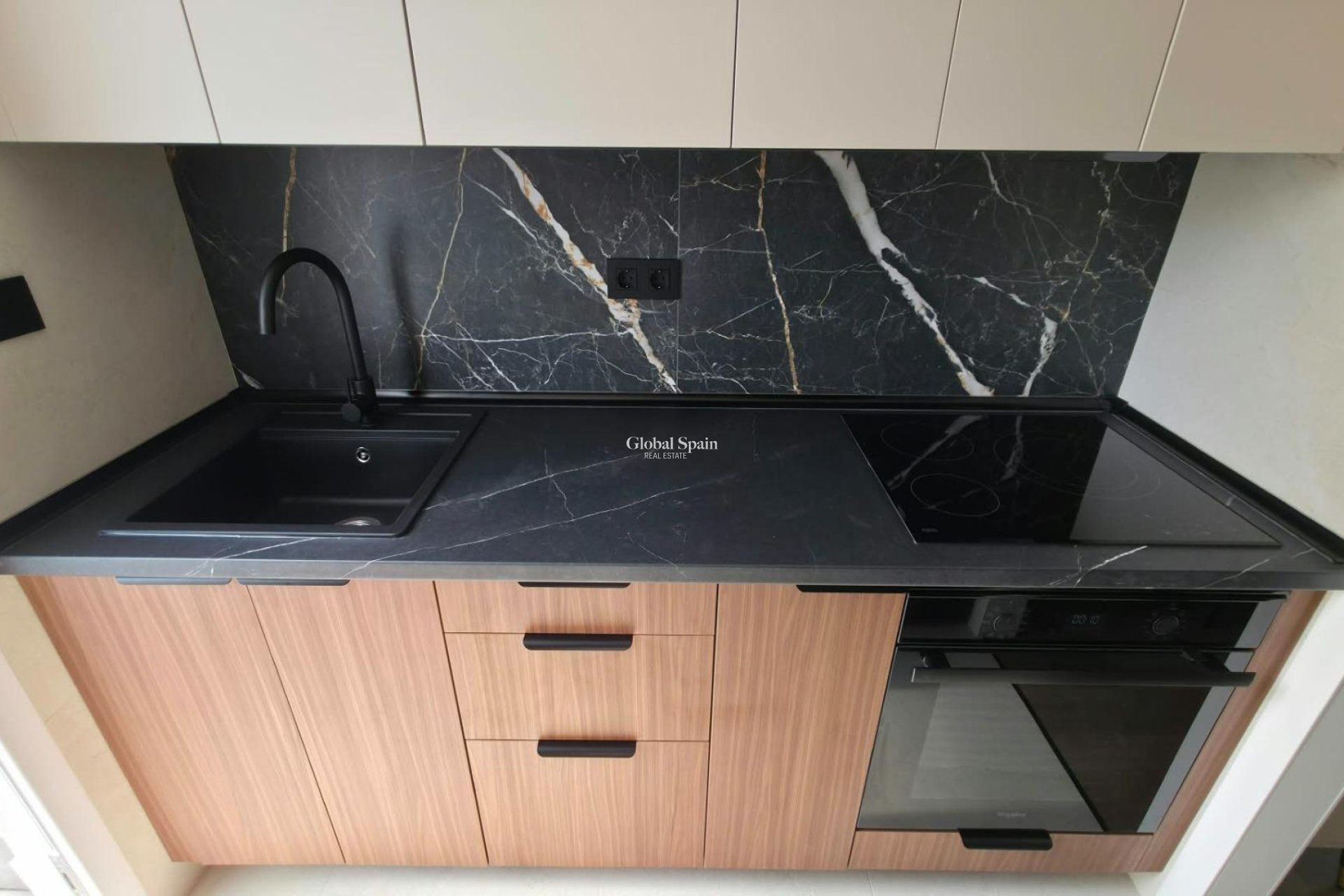 Resale - APARTMENT -
TORREVIEJA - Zona Los Frutales
