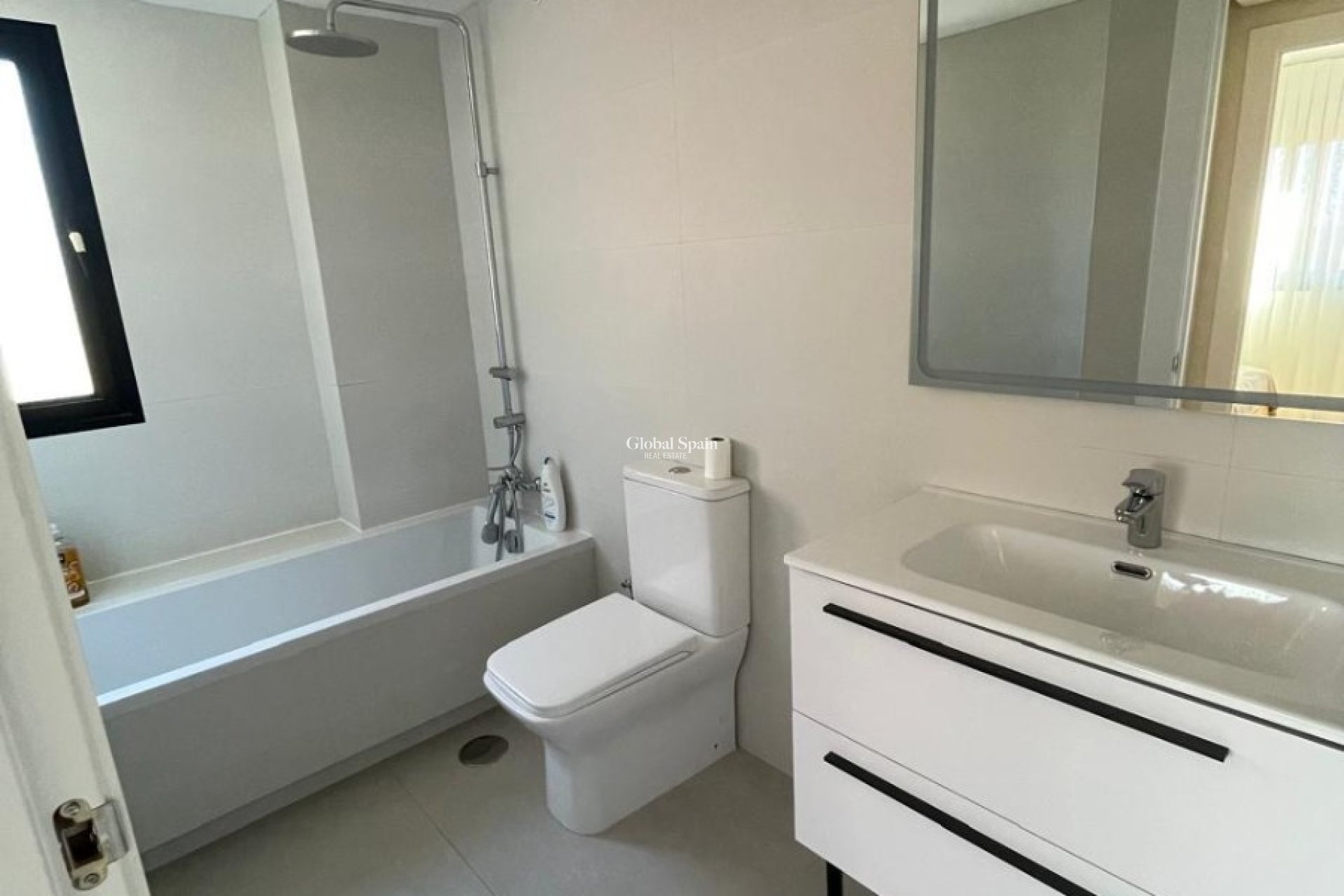 Resale - APARTMENT -
VILLAJOYOSA - Cala de Villajoyosa