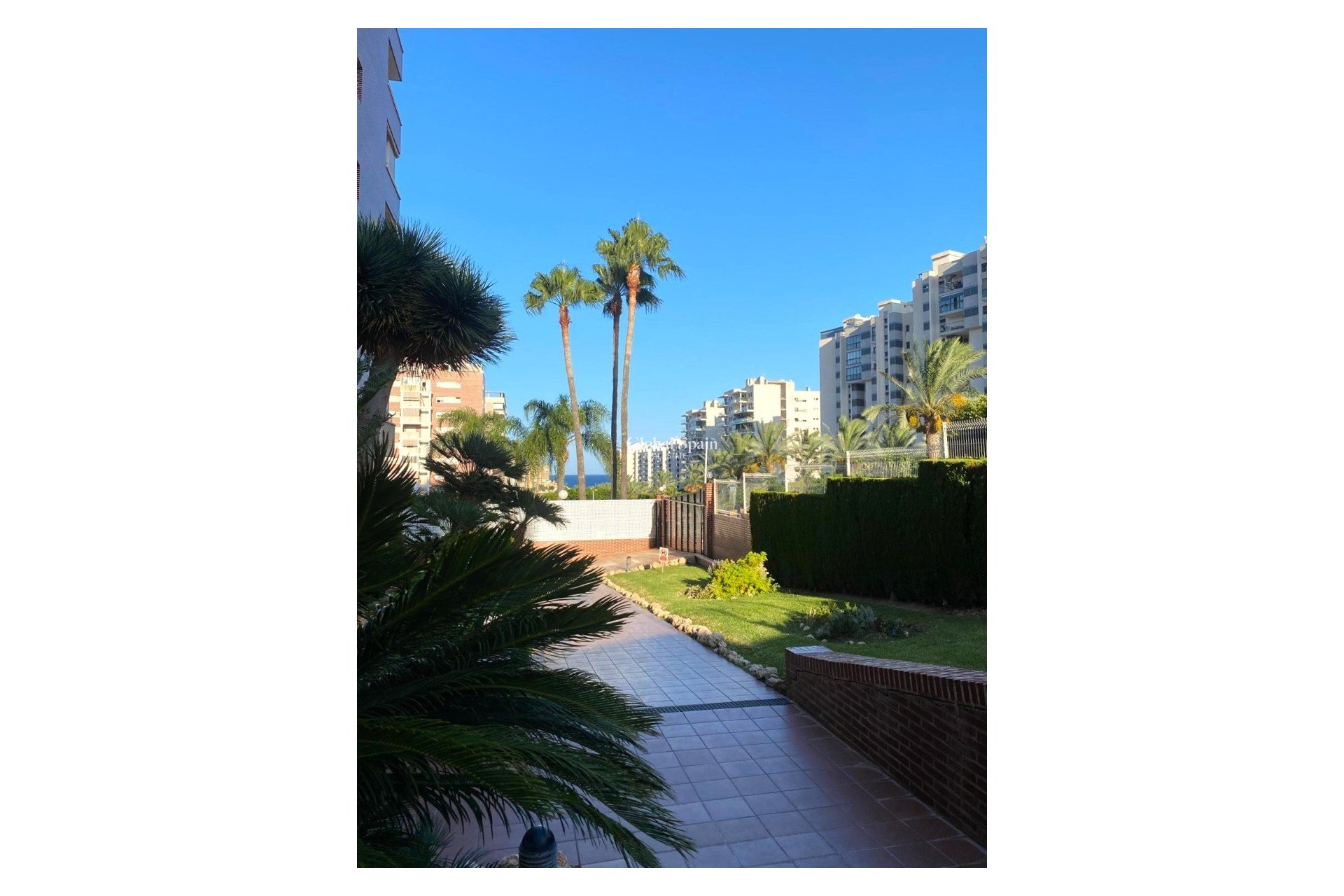 Resale - Apartment -
VILLAJOYOSA - Cala de Villajoyosa