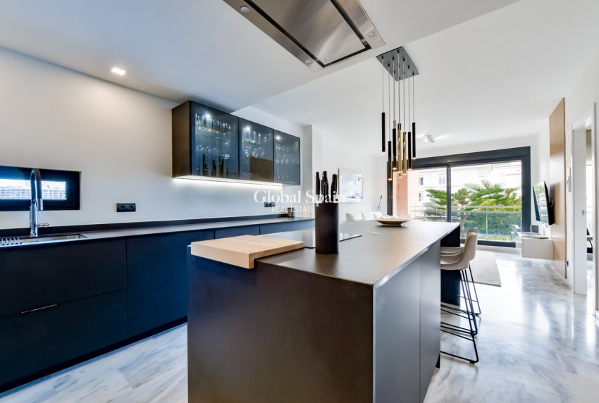 Resale - APARTMENT -
VILLAJOYOSA - La Cala