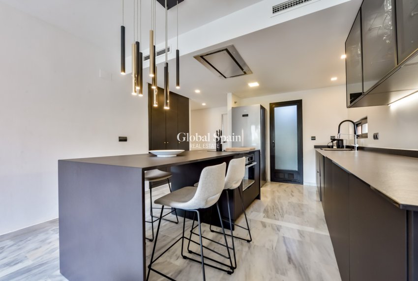 Resale - APARTMENT -
VILLAJOYOSA - La Cala