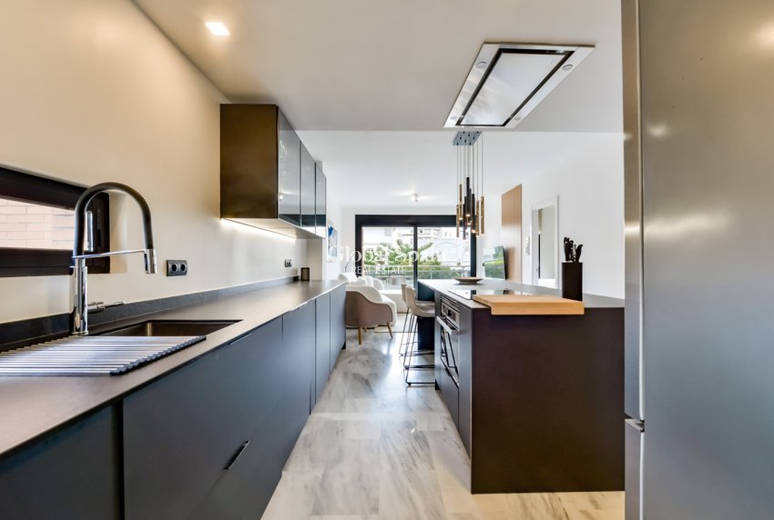 Resale - APARTMENT -
VILLAJOYOSA - La Cala