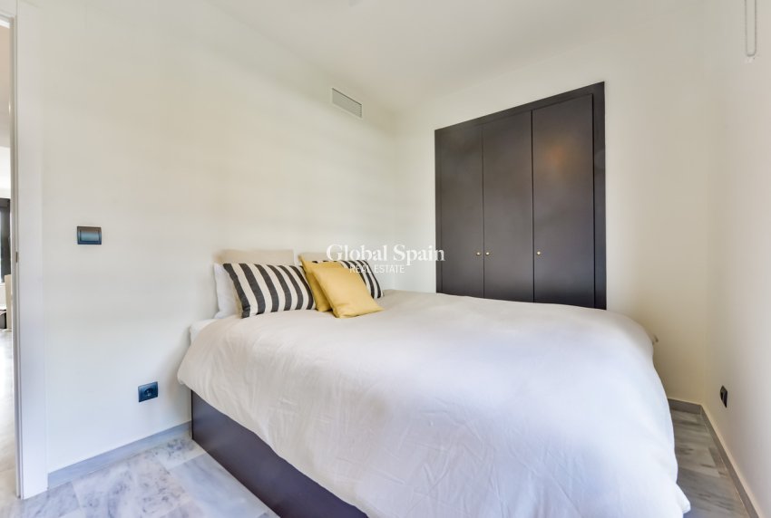 Resale - APARTMENT -
VILLAJOYOSA - La Cala