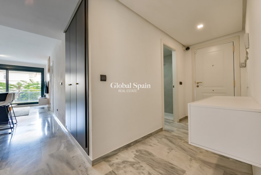 Resale - APARTMENT -
VILLAJOYOSA - La Cala