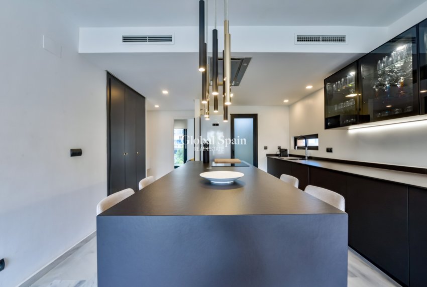 Resale - APARTMENT -
VILLAJOYOSA - La Cala