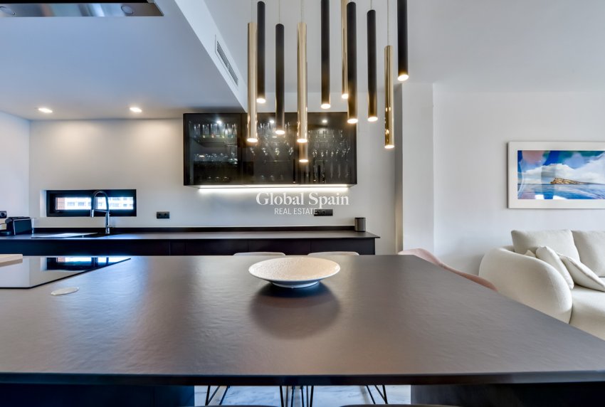 Resale - APARTMENT -
VILLAJOYOSA - La Cala