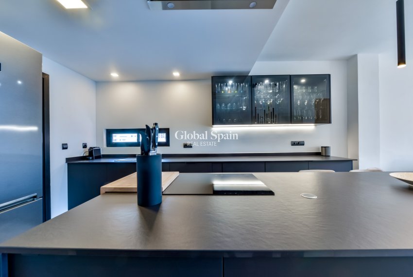 Resale - APARTMENT -
VILLAJOYOSA - La Cala