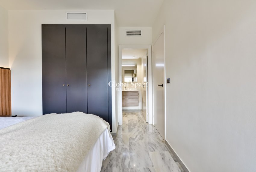 Resale - APARTMENT -
VILLAJOYOSA - La Cala