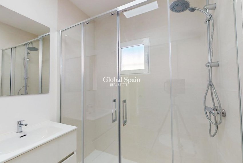 Resale - APARTMENT -
VILLAMARTÍN - Costa Blanca