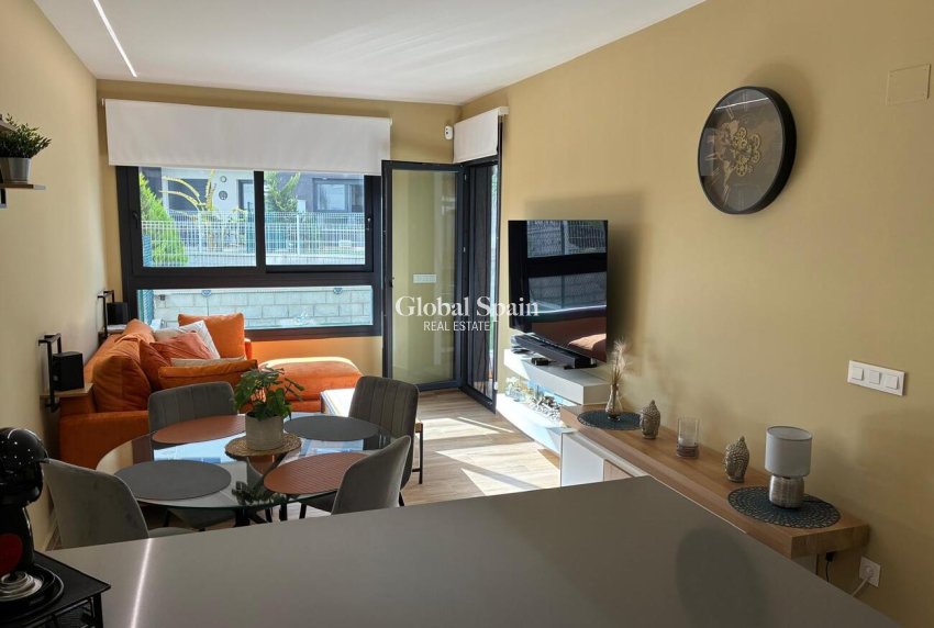 Resale - APARTMENT -
VILLAMARTÍN - Costa Blanca