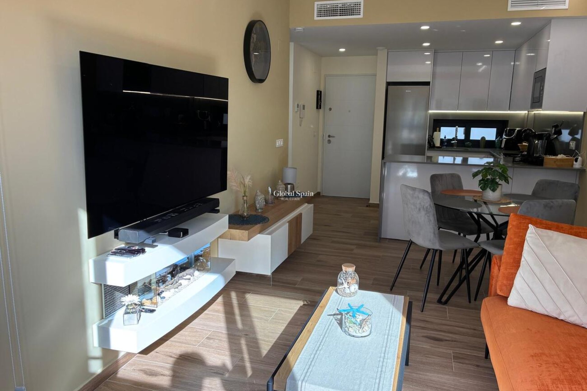 Resale - APARTMENT -
VILLAMARTÍN - Costa Blanca
