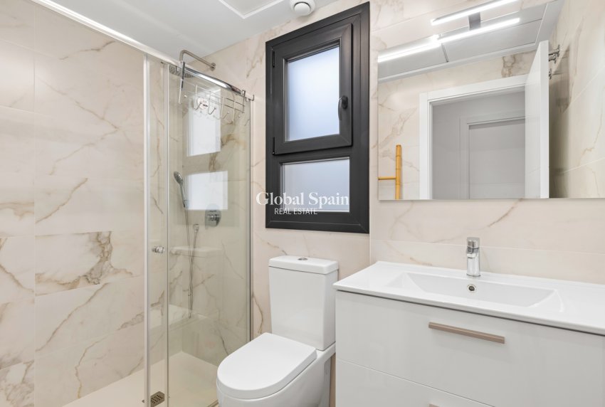 Resale - APARTMENT -
VILLAMARTÍN - Costa Blanca