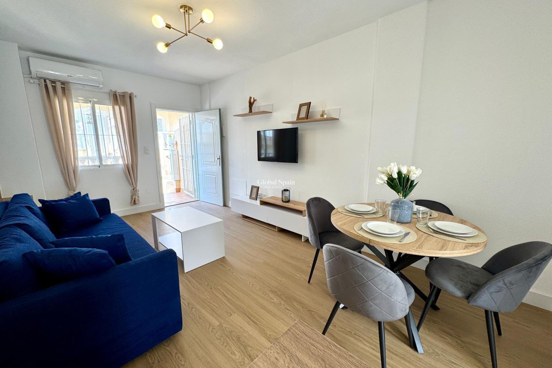 Resale - APARTMENT -
VILLAMARTÍN - Costa Blanca