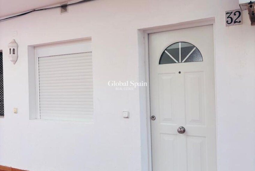 Resale - APARTMENT -
VILLAMARTÍN - Costa Blanca