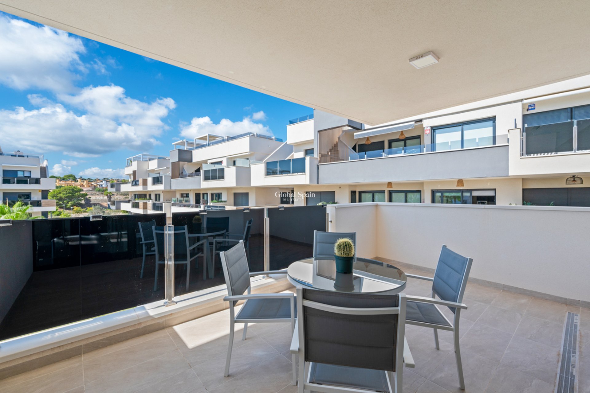 Resale - APARTMENT -
VILLAMARTÍN - Costa Blanca