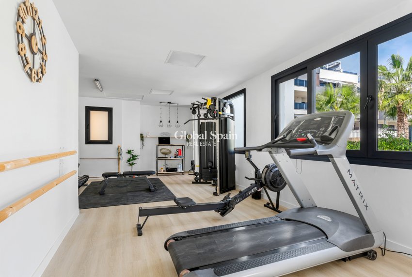 Resale - APARTMENT -
VILLAMARTÍN - Costa Blanca