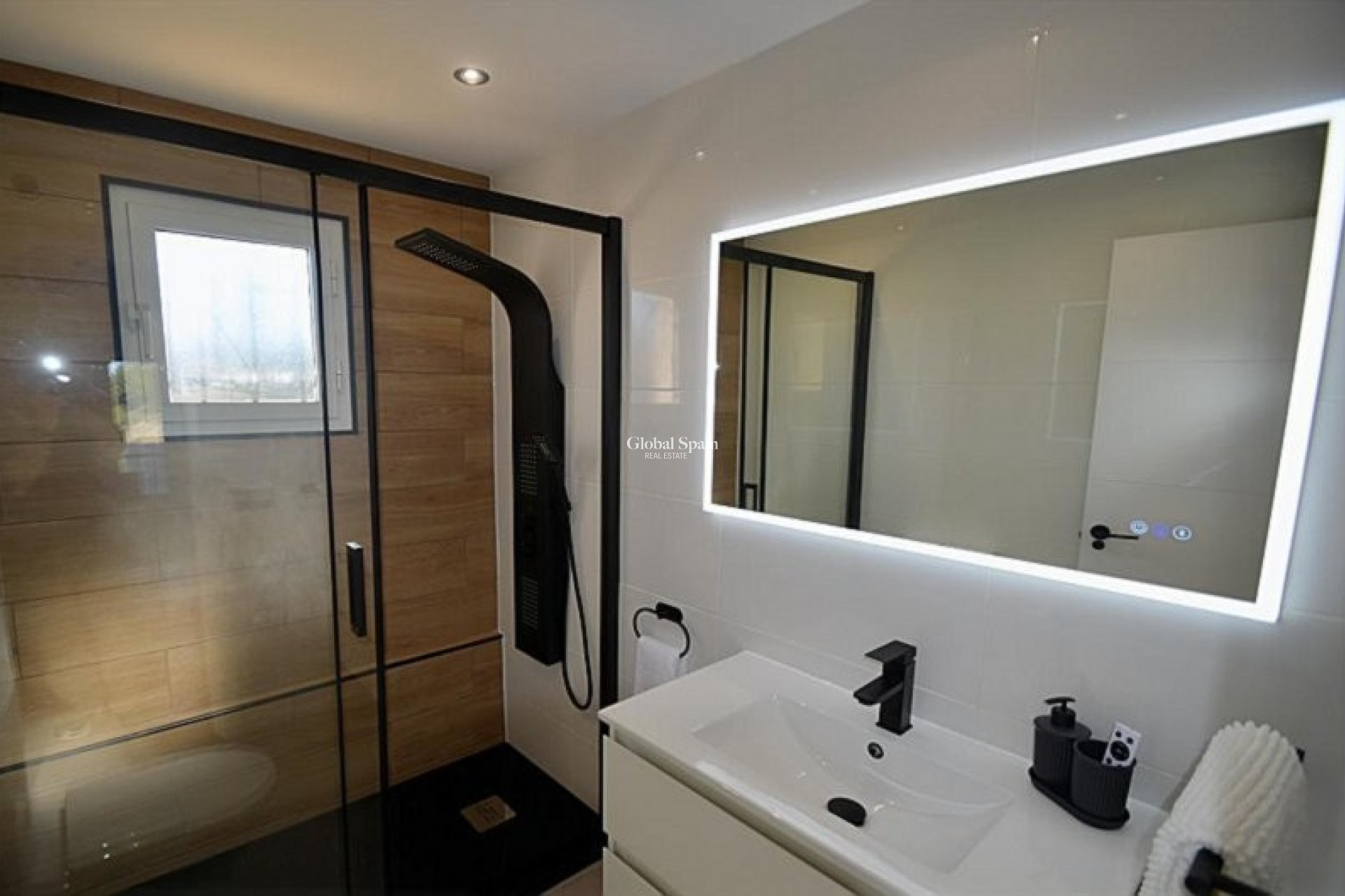 Resale - APARTMENT -
VILLAMARTÍN - Costa Blanca