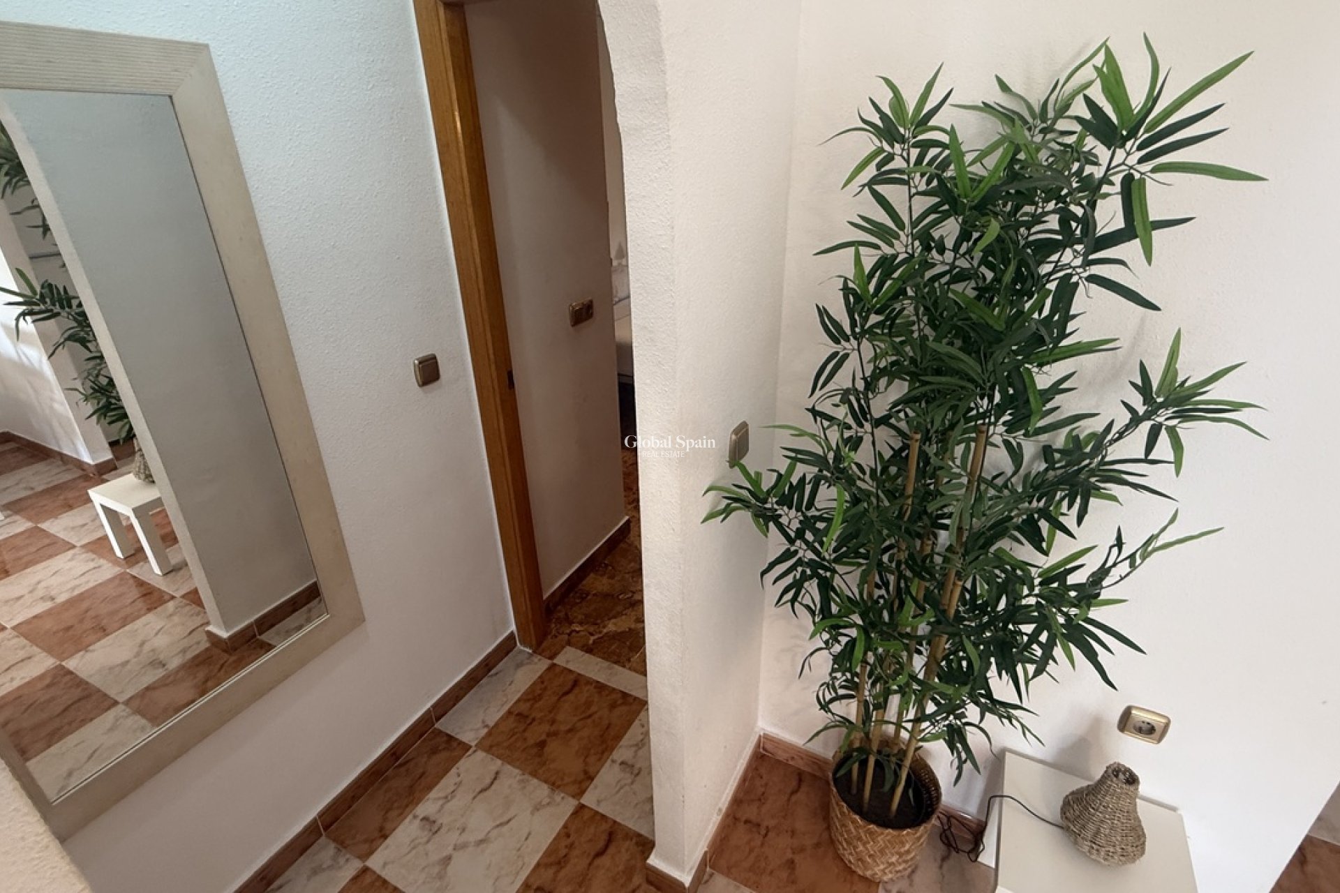 Resale - APARTMENT -
VILLAMARTÍN - Costa Blanca