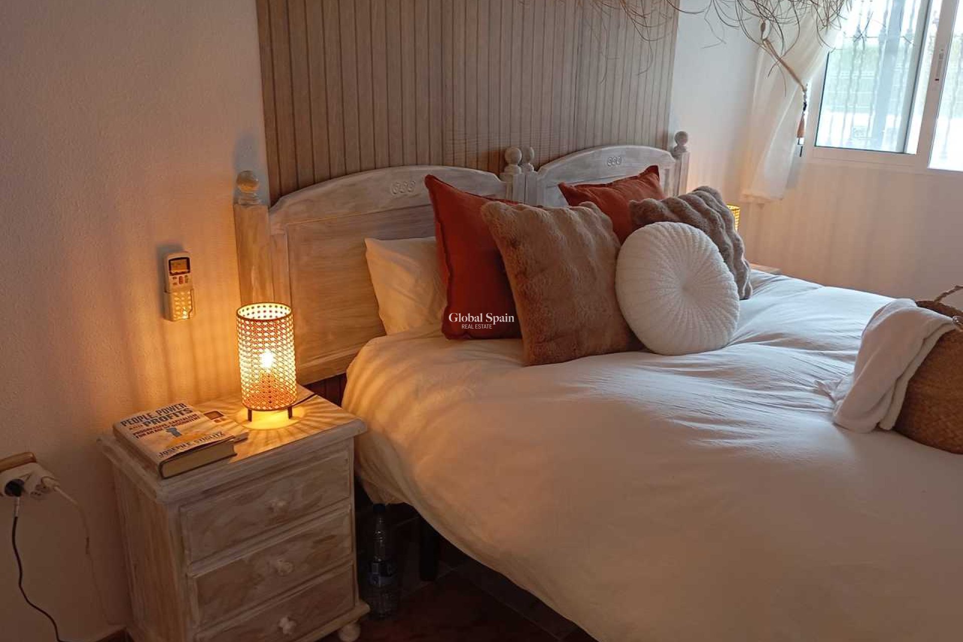 Resale - APARTMENT -
VILLAMARTÍN - Costa Blanca