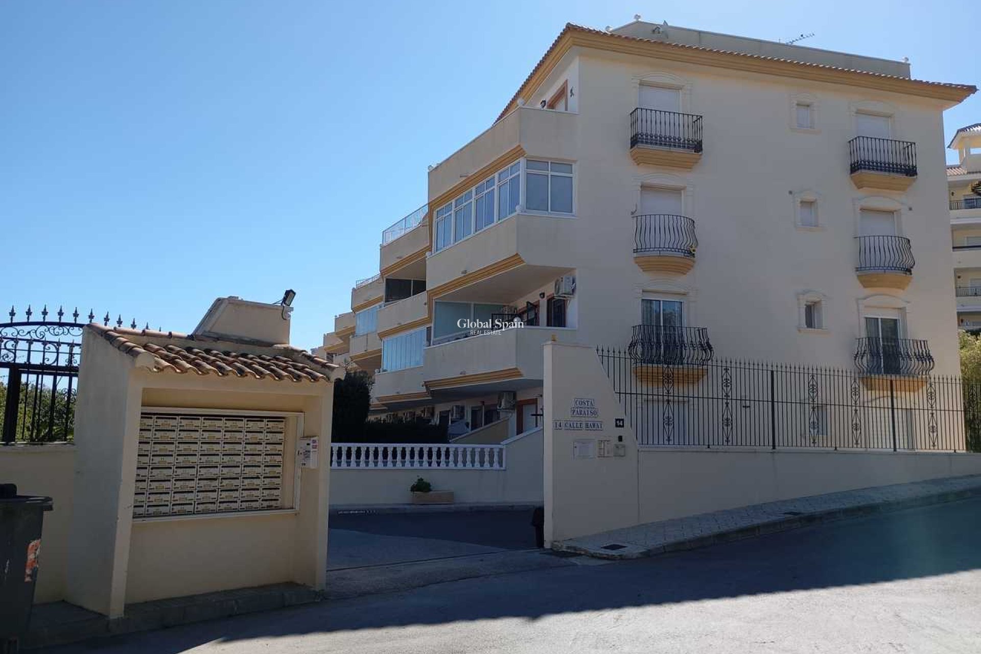Resale - APARTMENT -
VILLAMARTÍN - Costa Blanca