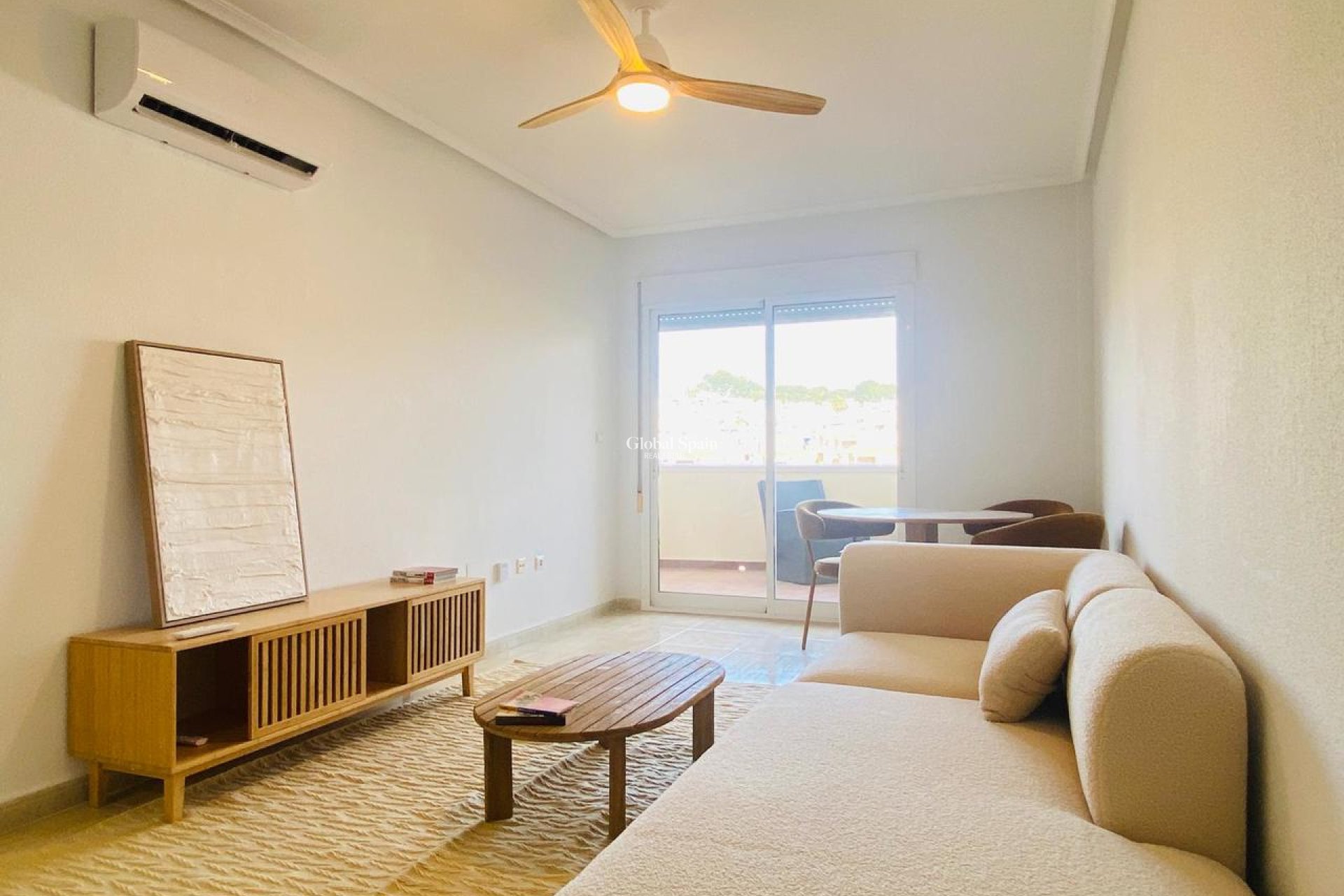 Resale - APARTMENT -
VILLAMARTÍN - Costa Blanca