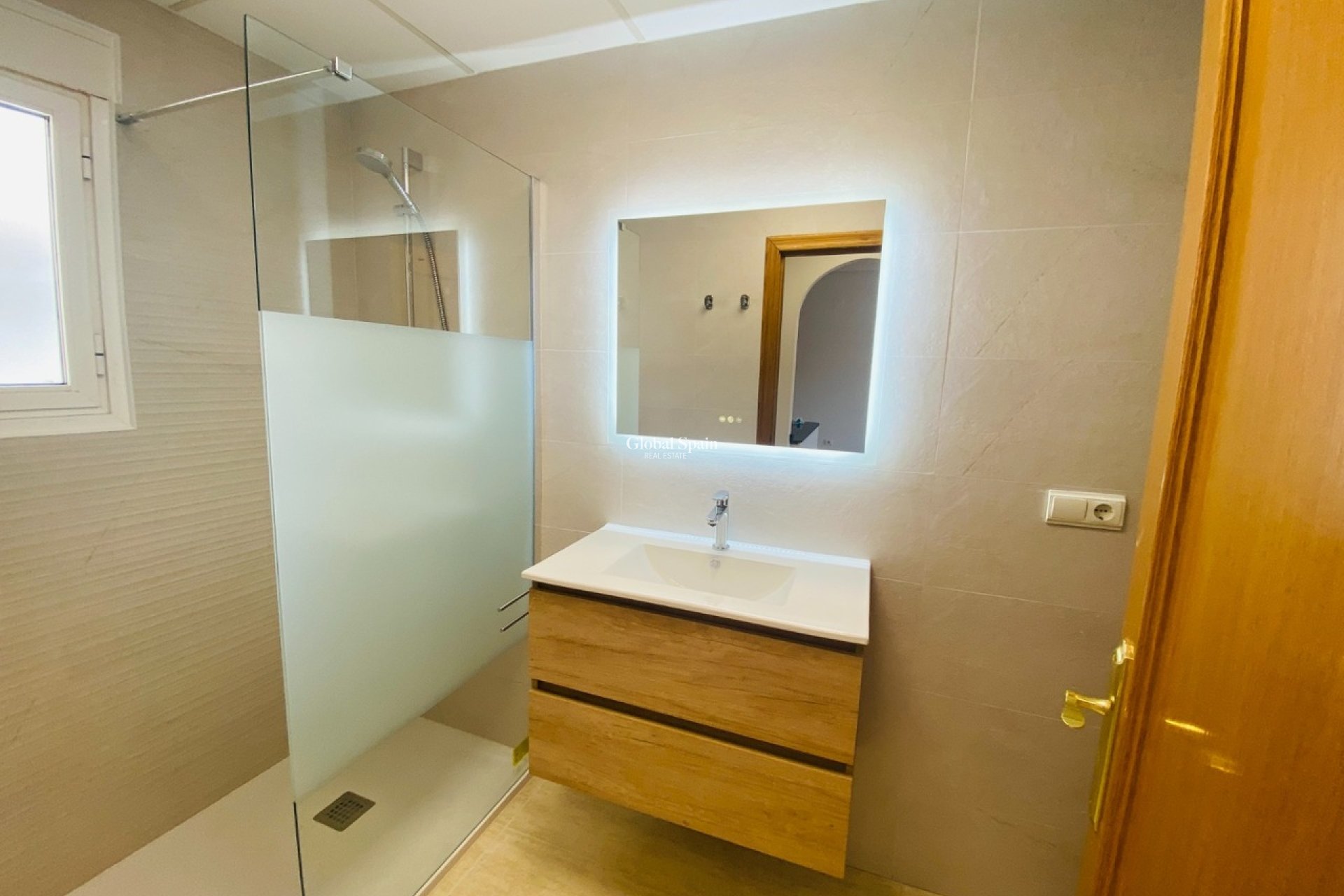 Resale - APARTMENT -
VILLAMARTÍN - Costa Blanca