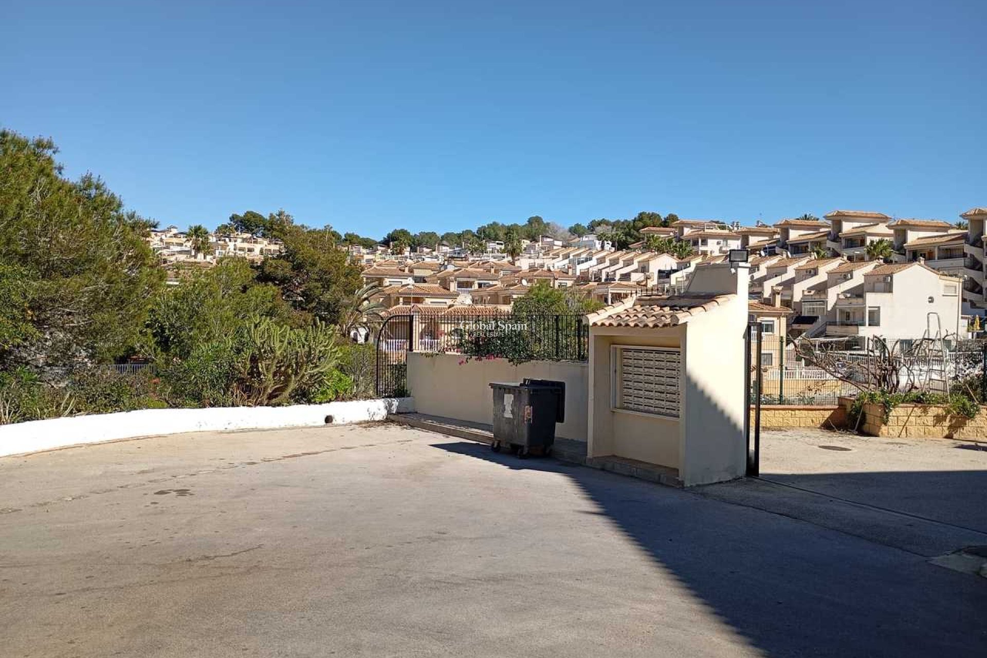 Resale - APARTMENT -
VILLAMARTÍN - Costa Blanca