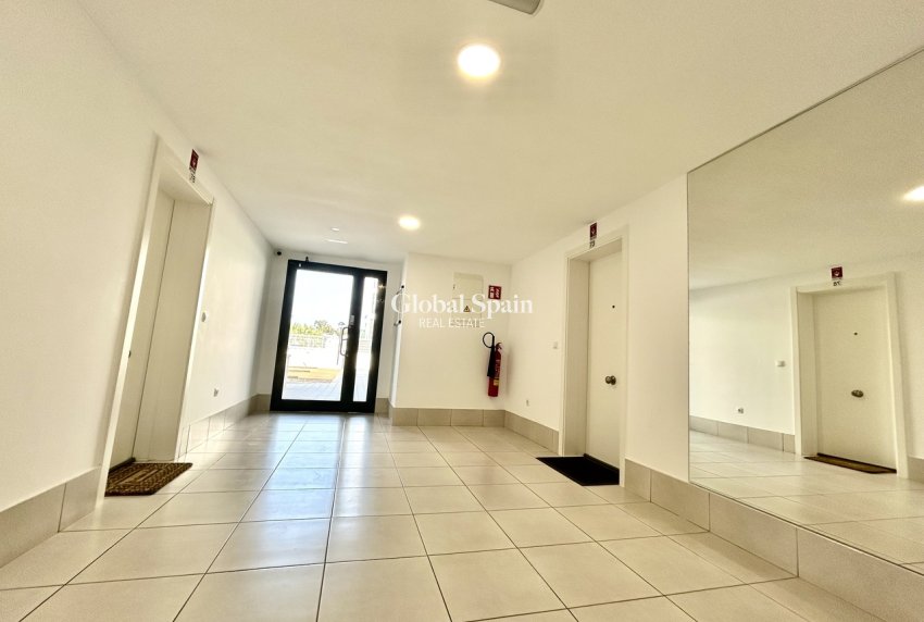 Resale - APARTMENT -
VILLAMARTÍN - Costa Blanca