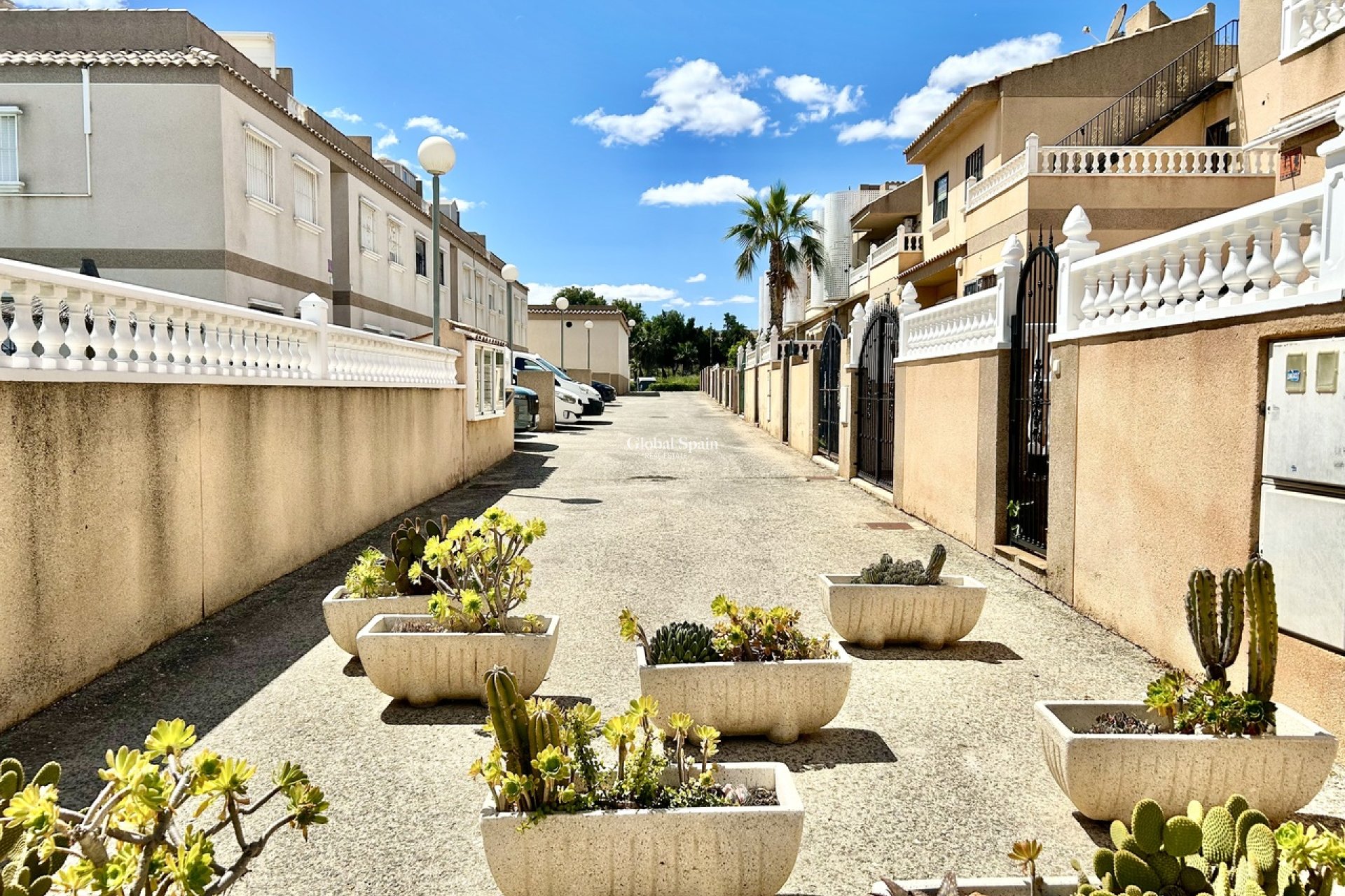 Resale - APARTMENT -
VILLAMARTÍN - Costa Blanca