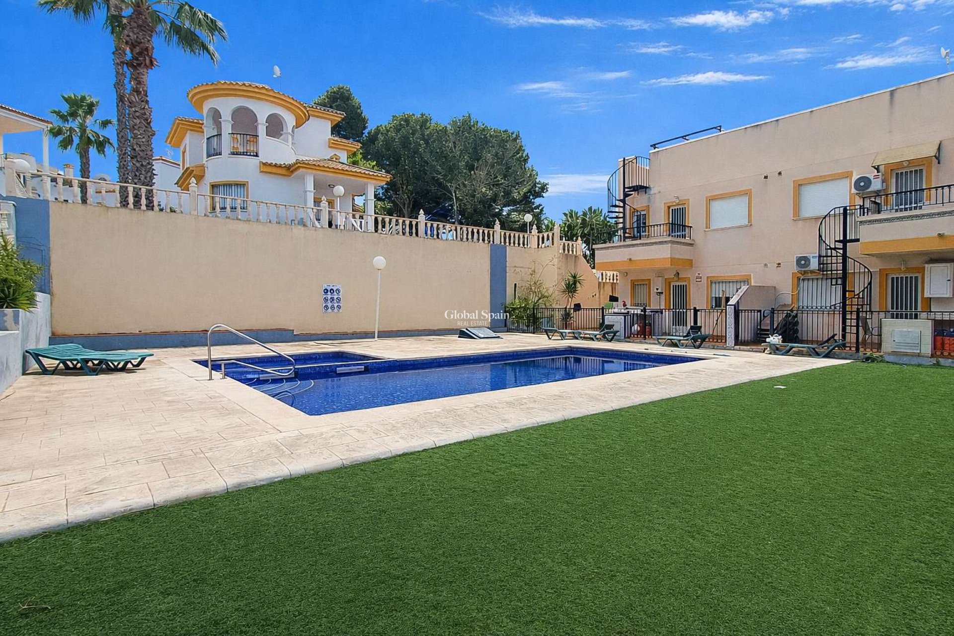 Resale - APARTMENT -
VILLAMARTÍN - Costa Blanca