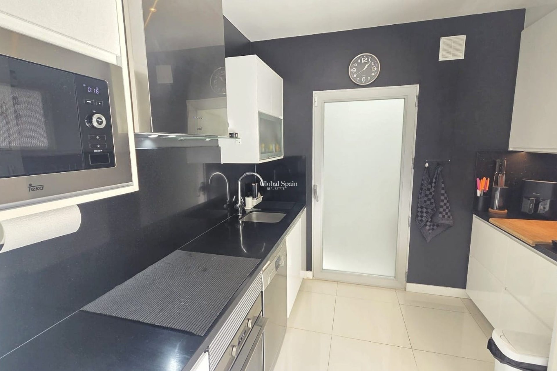 Resale - APARTMENT -
VILLAMARTÍN - Costa Blanca