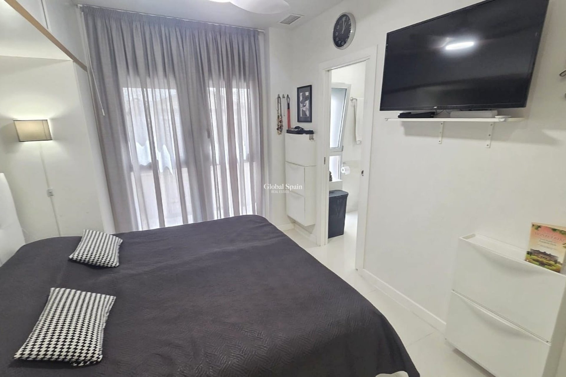 Resale - APARTMENT -
VILLAMARTÍN - Costa Blanca