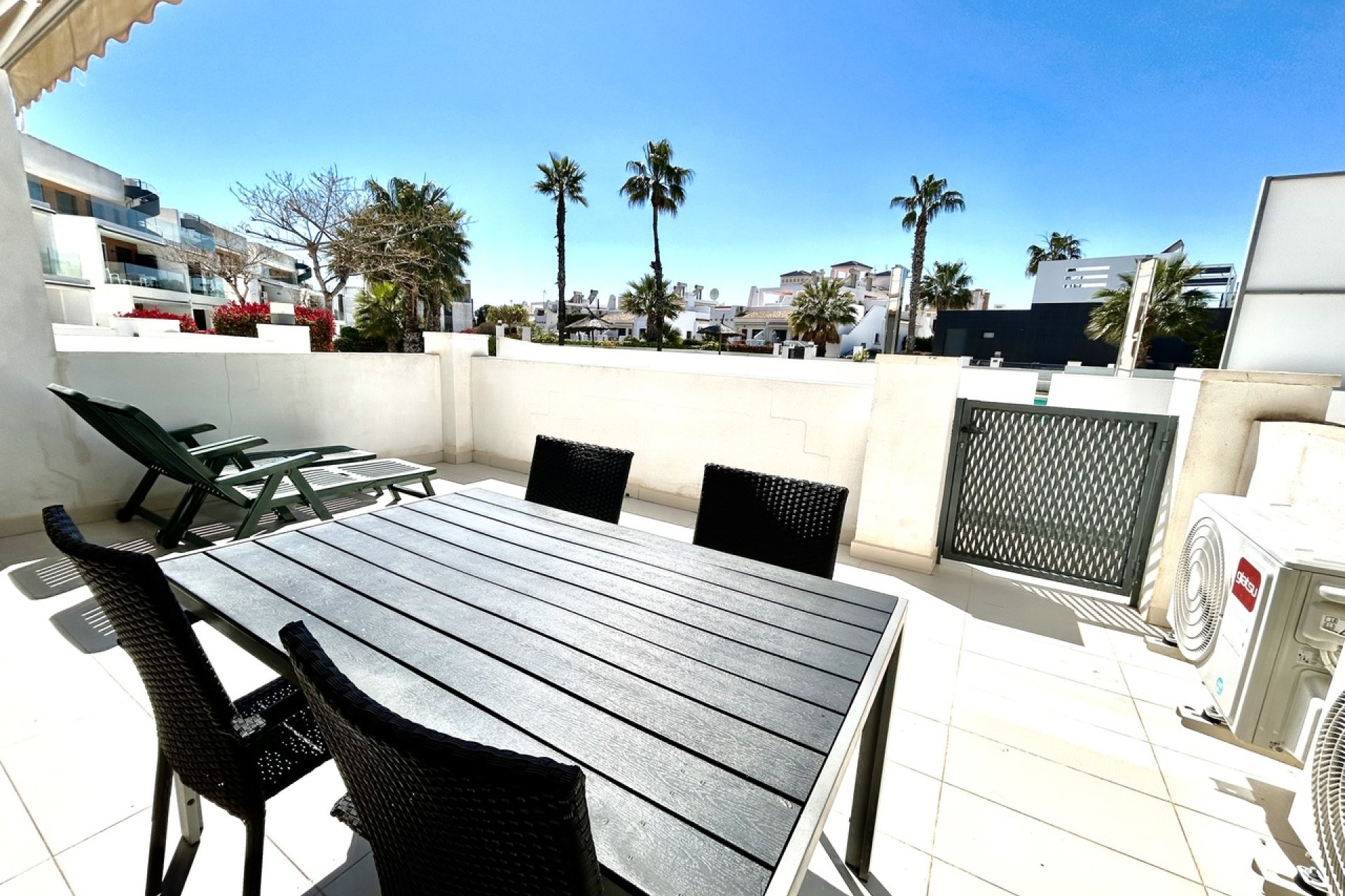 Resale - APARTMENT -
VILLAMARTÍN - Costa Blanca