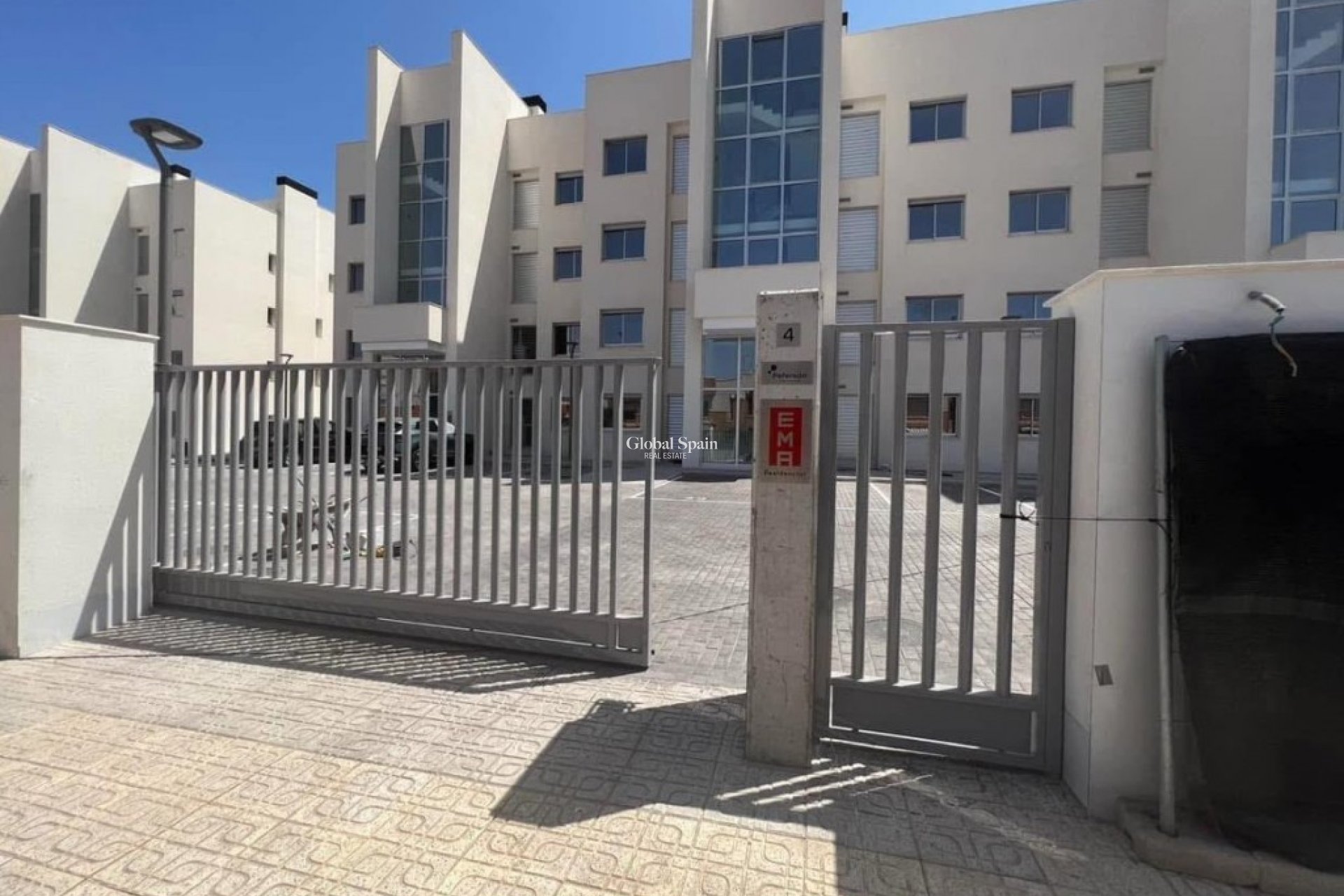 Resale - APARTMENT -
VILLAMARTÍN - Costa Blanca